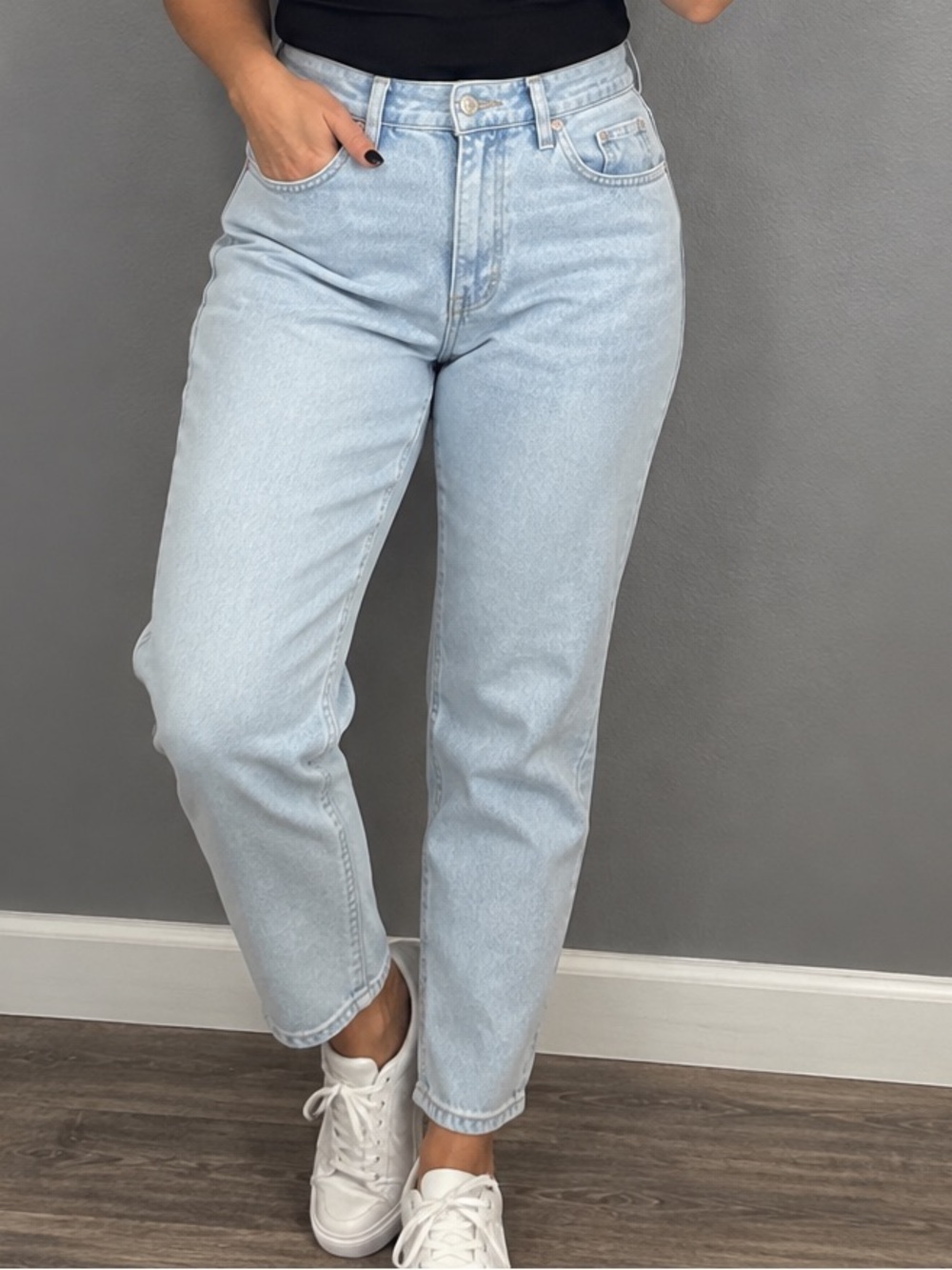 PacSun Light Wash Mom Jeans – Size 26